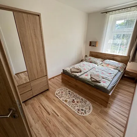 V Jáchymově Pro 4 Osoby, Free Wifi Apartamento